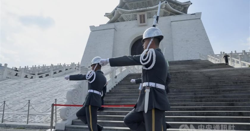 三軍儀隊移出中正紀念堂 改到民主大道演練