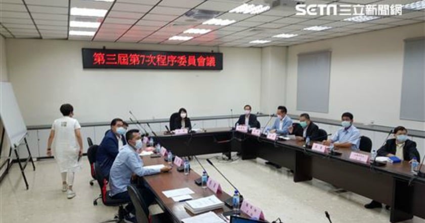 高市議會確定延期 待疫情趨緩再開