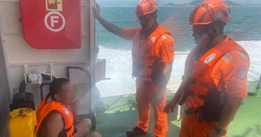 中國男泳圈偷渡金門大膽島 海巡攔截逮捕