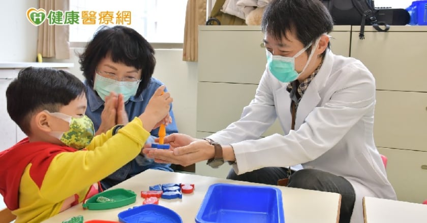 孩子有自閉症人生就完了嗎？　學齡前早療有效翻轉疾患