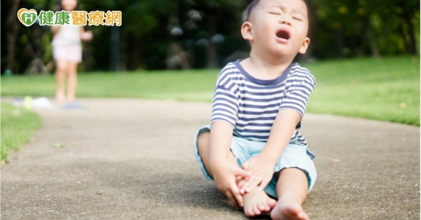 小朋友突然跛腳 當心是「髖關節炎」作祟