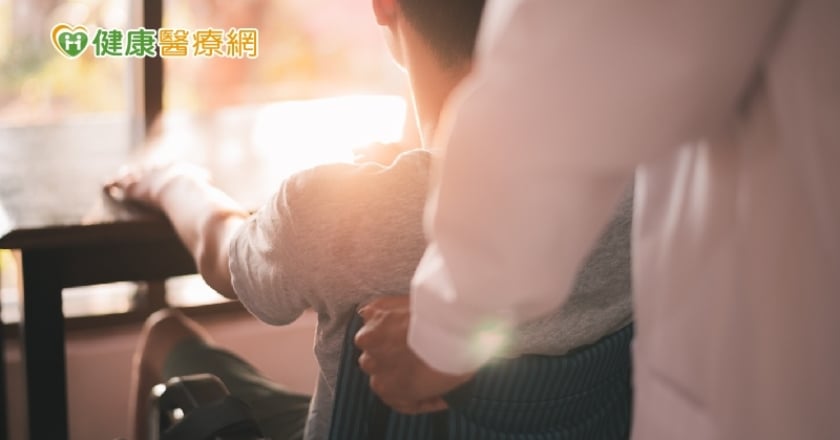 【失能照護】哪種輔具補助最優惠？　長照／身障比一比
