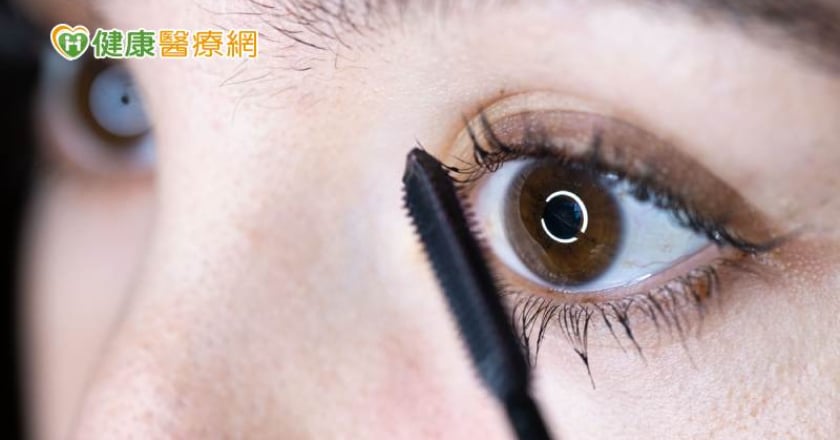 愛美也要護眼！ 眼線、睫毛膏跑進眼睛怎麼辦？眼妝怎麼卸才正確？