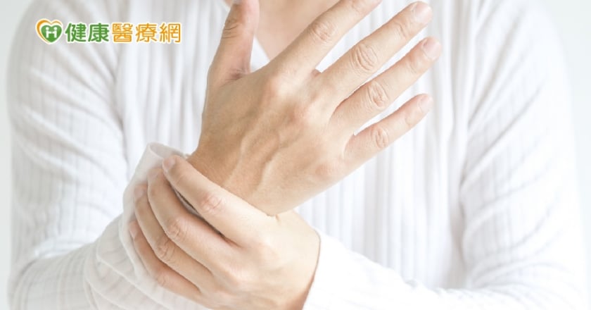 她手麻、無力「睡覺還會被麻醒」，確診腕隧道症候群！ 醫點名高風險群