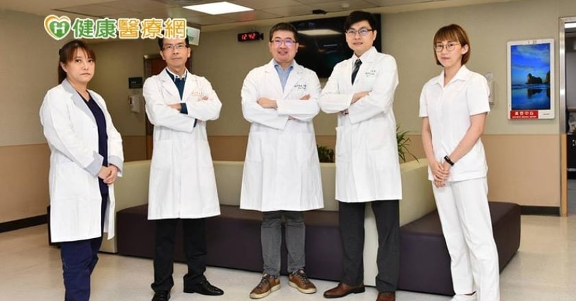 窈窕女背部長出罕見「巨蟲」　又痛又癢生活痛苦不已