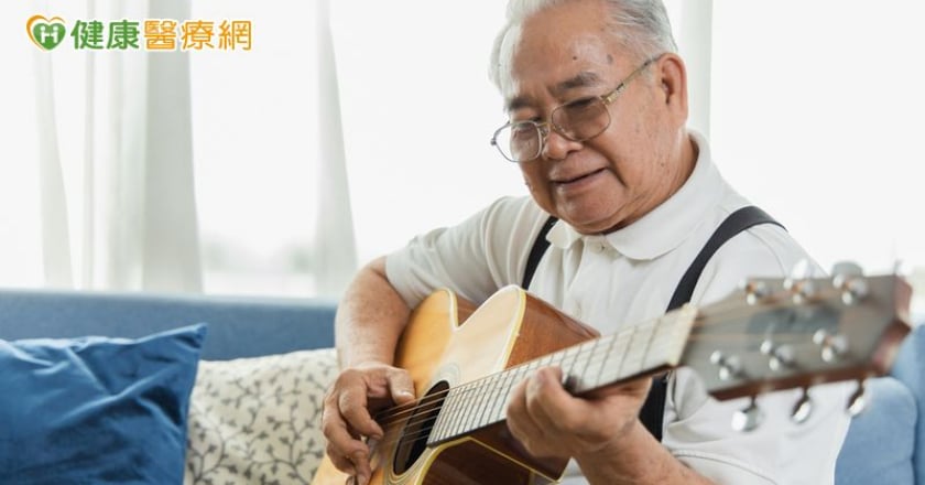 嗓音隨年紀老化 專家教「6招護嗓」：適度說話或唱歌