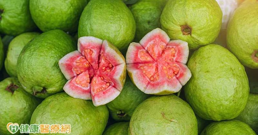 芭樂籽吃多會便秘？營養師揭關鍵 紅白芭樂營養差異一次看
