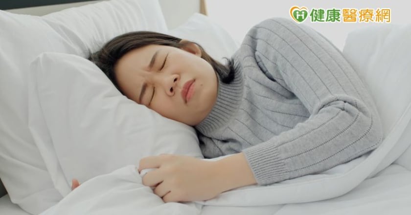 睡覺翻身、轉頭就頭暈？耳石脫落症狀一次看 教你預防復發招式