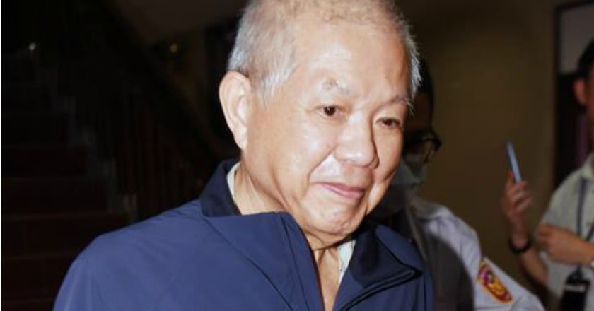 永豐金超貸案何壽川4億交保 微笑離開法院