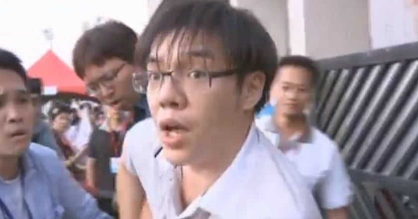 歐打記者 張慶忠兒子出面道歉