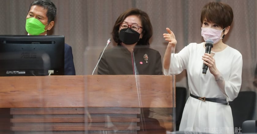 華視新聞接連出包 陳郁秀、陳雅琳立院致歉