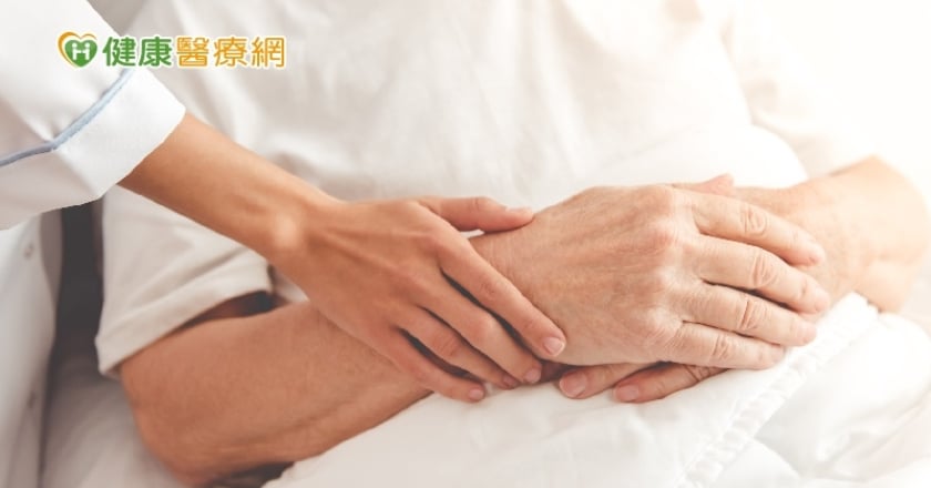 【失能照護】家有失能植物人　3種照護方式怎麼選？
