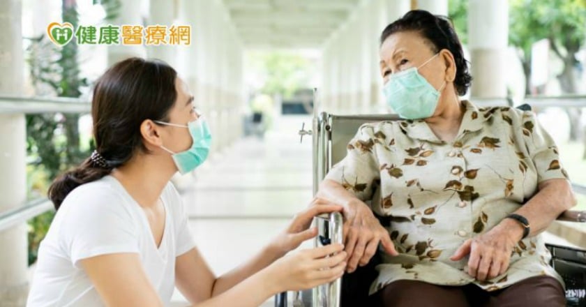 老忘戴口罩! 專家建議這3招協助失智者
