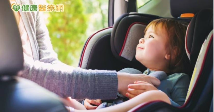 兒童乘坐「後向式汽座」安全性激增75%! 4口訣輕鬆上手
