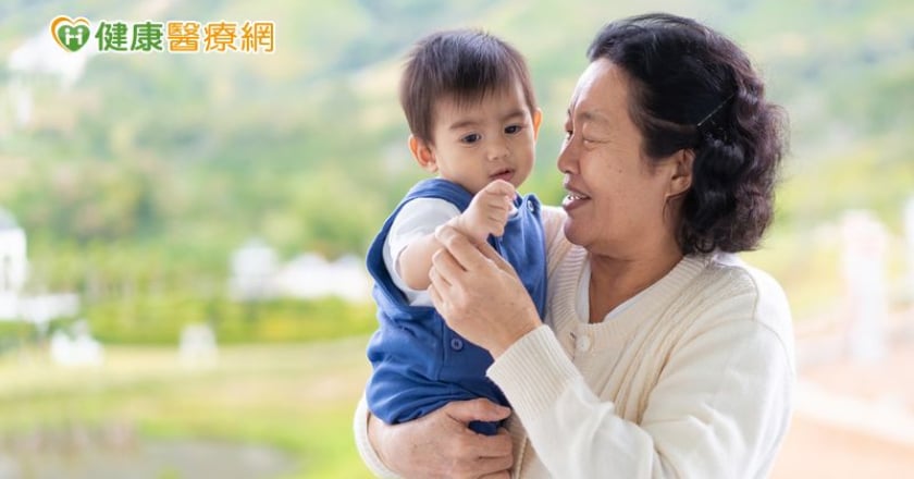 被孫子撞到才發現乳癌！56歲婦人靠「2治療方式」輕鬆對抗病魔
