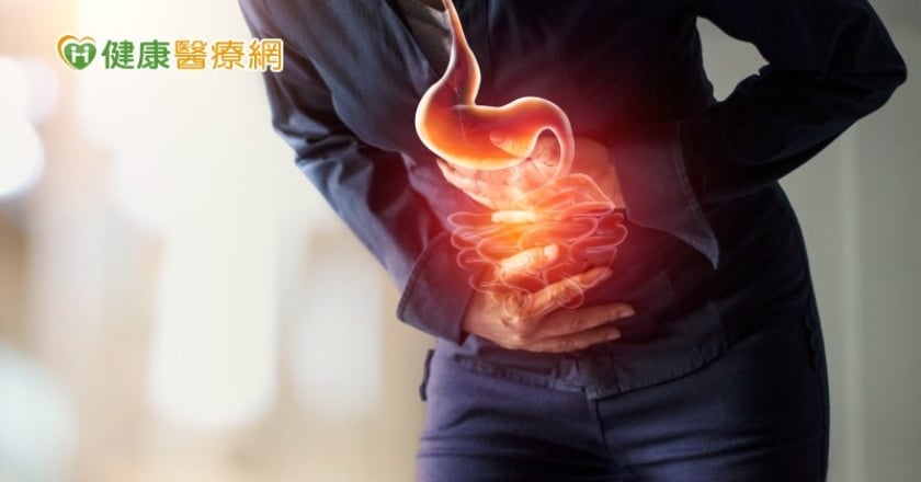 【胃痛專題】傷胃食物有哪些？　快記下！「這2類」食物容易使胃部不適
