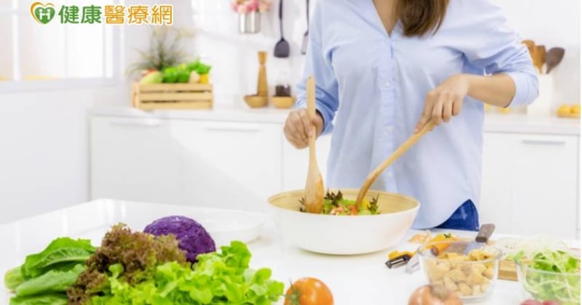 確診喉嚨痛吃冰淇淋、布丁? 營養師列「1物」舒緩還能殺菌