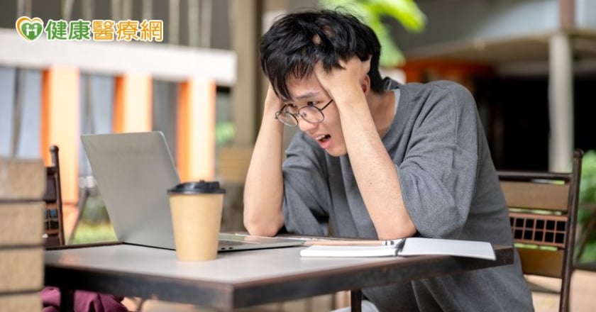 課業壓力太大恐害孩子憂鬱！研究：影響一路到成年 自傷風險也上升