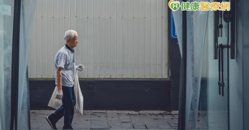 走路變慢恐是失智症！　簡單1習慣增2%「腦記憶體」