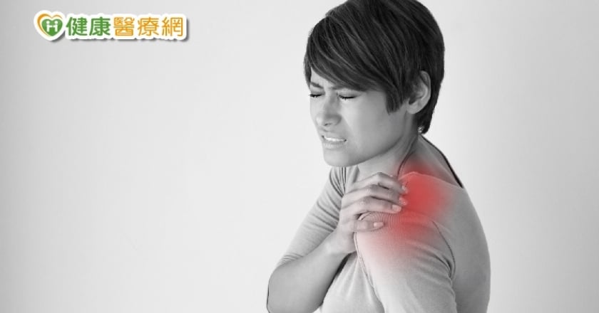 抓不到背、扣不到內衣　恐是慢性肌腱炎