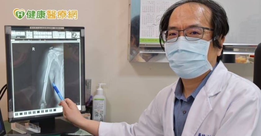 骨折手腕翹不起　高壓氧修復橈神經