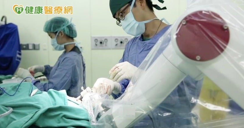 ROSA勵羅莎手術機器人 癲癇手術精準定位新選擇