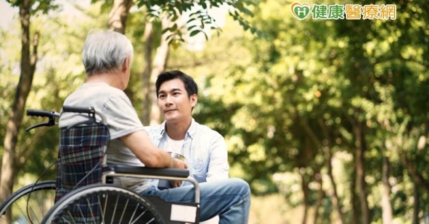 【失能照護】如何照顧殘疾家人？　請看護還是送安養中心