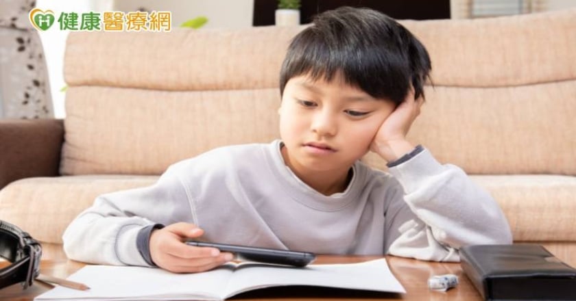 孩子放假沉迷3C恐害上課坐不住！　專家1招解救