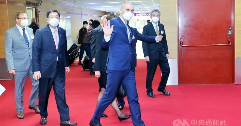 斯洛伐克43人訪問團抵台 王美花：雙方將探討貿易產業合作