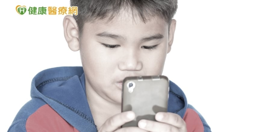 沉迷社群媒體恐改變大腦！　醫：13歲加入社群媒體太早
