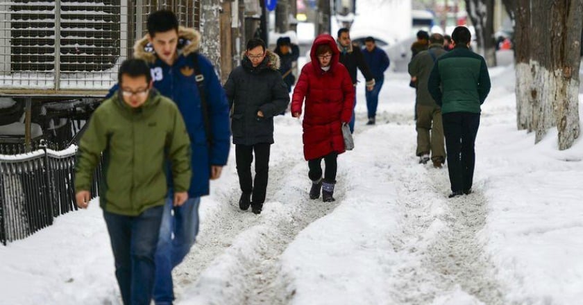 烏魯木齊暴雪 班機盤旋20圈改降蘭州