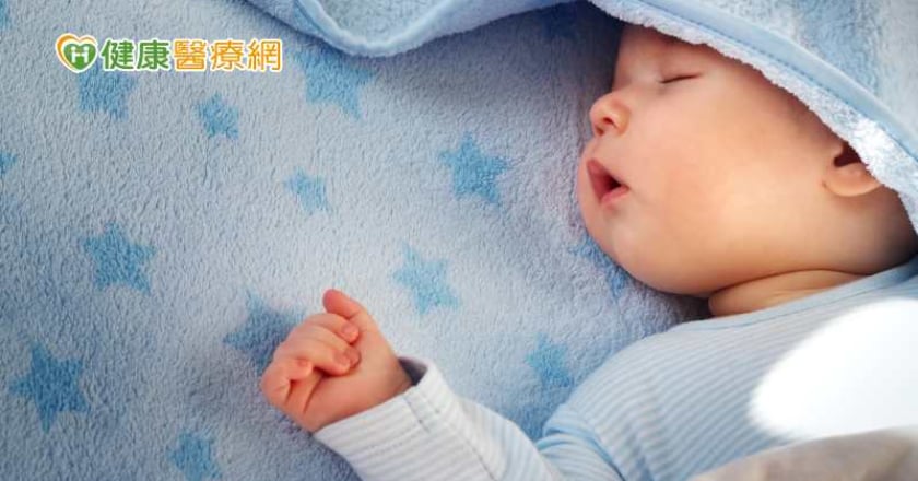 趴睡塑頭型恐讓孩子陷入致命危機! 1睡姿最安全避免5大NG行為安心入睡