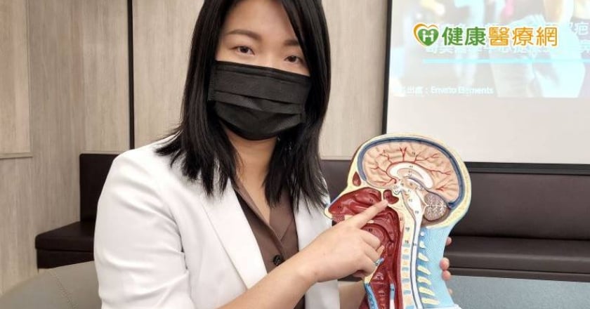 輕熟女患腦瘤免開顱　「3D經鼻內視鏡」微創無疤