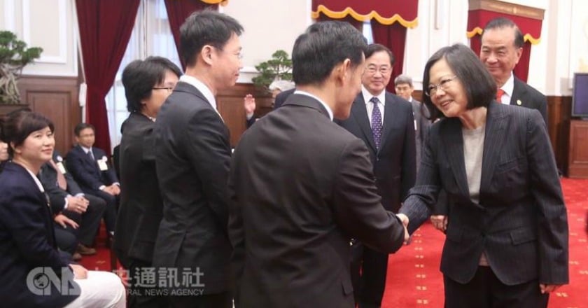 接見模範公務人員 蔡英文未提年金改革
