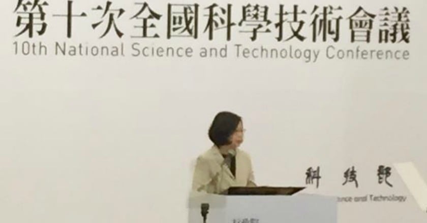 移除創新路上小石頭 蔡英文：當務之急是修正科技基本法