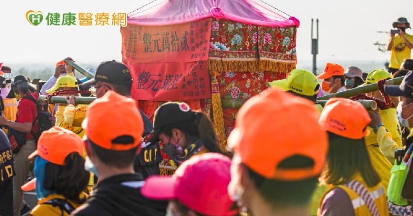久站、久走常見2運動傷害 醫師分享遶境後的休足之道！
