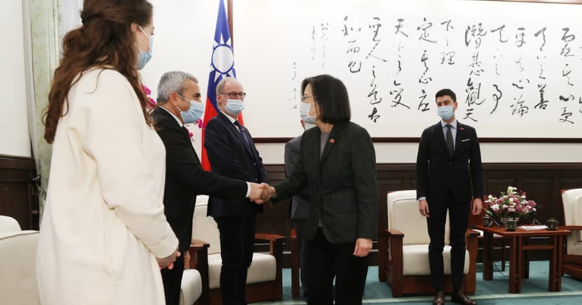 瑞士國會訪團晉見蔡總統 籲兩岸歧見對話解決