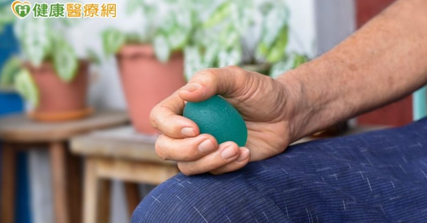 中風後手部功能恢復特別慢! 智能「機械手」讓復健更有力