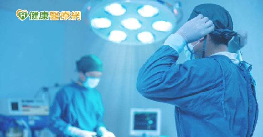 白內障手術局部麻醉好可怕？全身麻醉又怕插管？ 醫師曝可選「它」