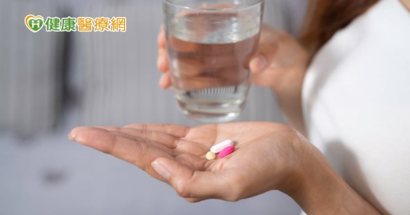 小心食物與藥物交互作用！注意7種地雷組合 起司、全麥麵包都有潛在影響