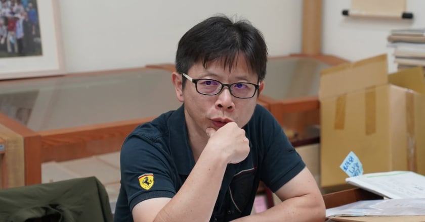 許榮哲演講暴怒踢桌挨轟強調「犯錯在我」 亞大回應了