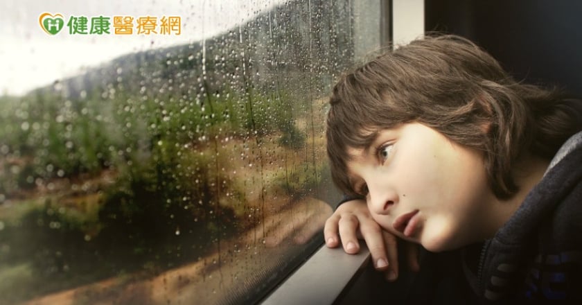 內向孤僻的孩子易引發自閉症？　心理師：錯誤觀念