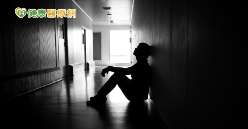 新冠疫情後大學生更鬱卒!調查:憂鬱傾向增9% 生活最大壓力源是「它」
