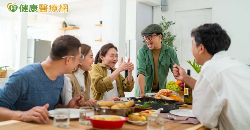 過年放縱喝酒狂吃 恐釀「假日心臟症候群」！醫：偶爾暢飲也要注意