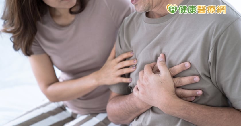 心臟病發作是什麼感覺? 只有突然、劇烈的擠壓胸口痛?
