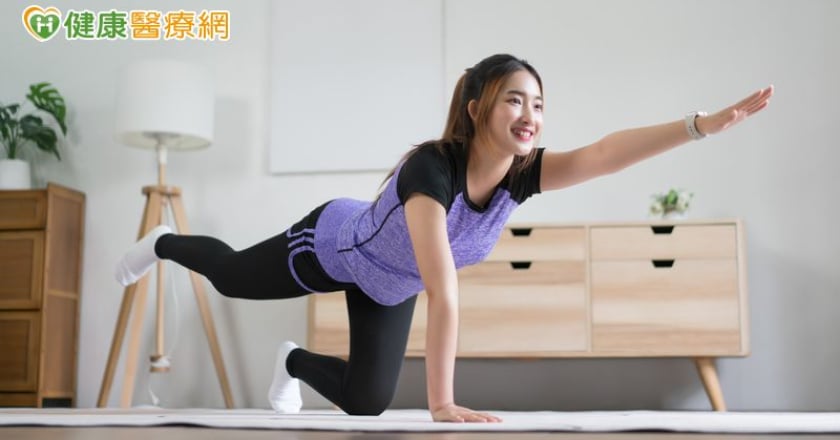 冬天一到腰痠背痛更明顯？不只是天氣作怪！醫教簡易運動在家也能護脊椎