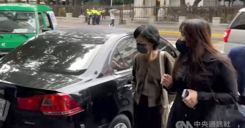陳佩琪三度到案作證釐清金流 移送北檢複訊