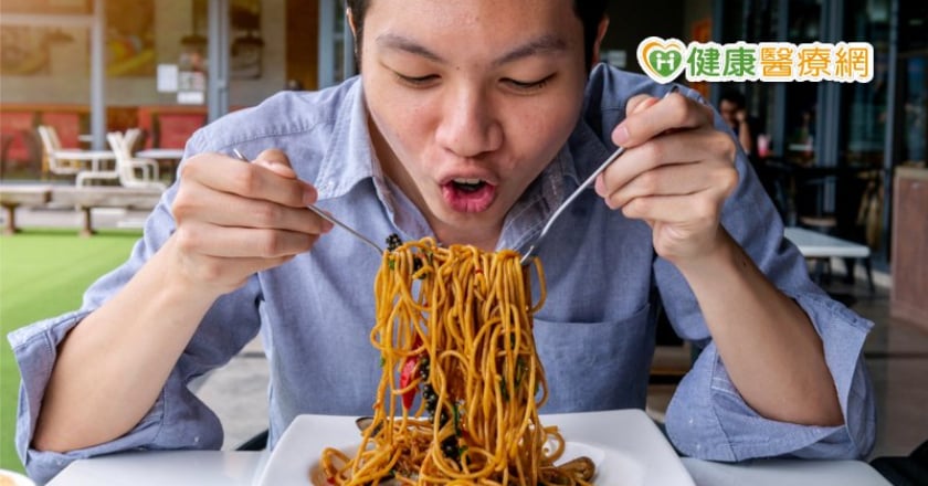 吃飯狼吞虎嚥、愛穿緊身衣？　當心胃食道逆流找上門