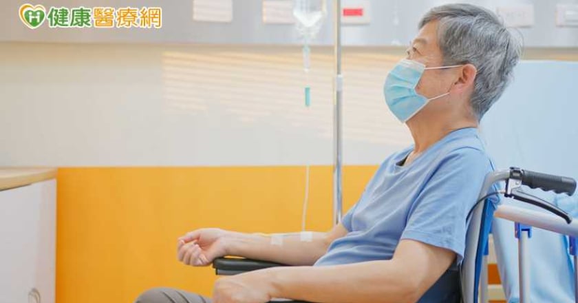 父母開始忘東忘西？專家揭5大警訊 長照規畫別等跌倒住院才開始
