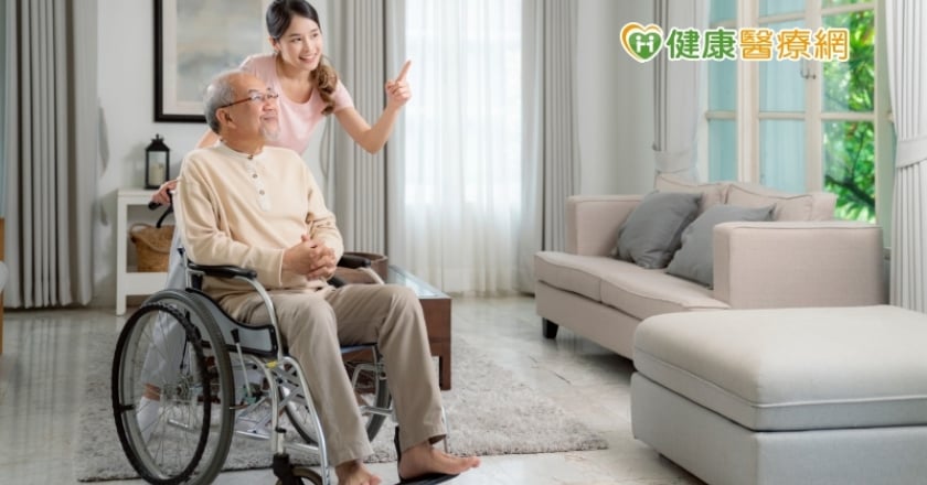 協助長輩出門透透氣　助行器、輪椅、電動代步車5種比一比